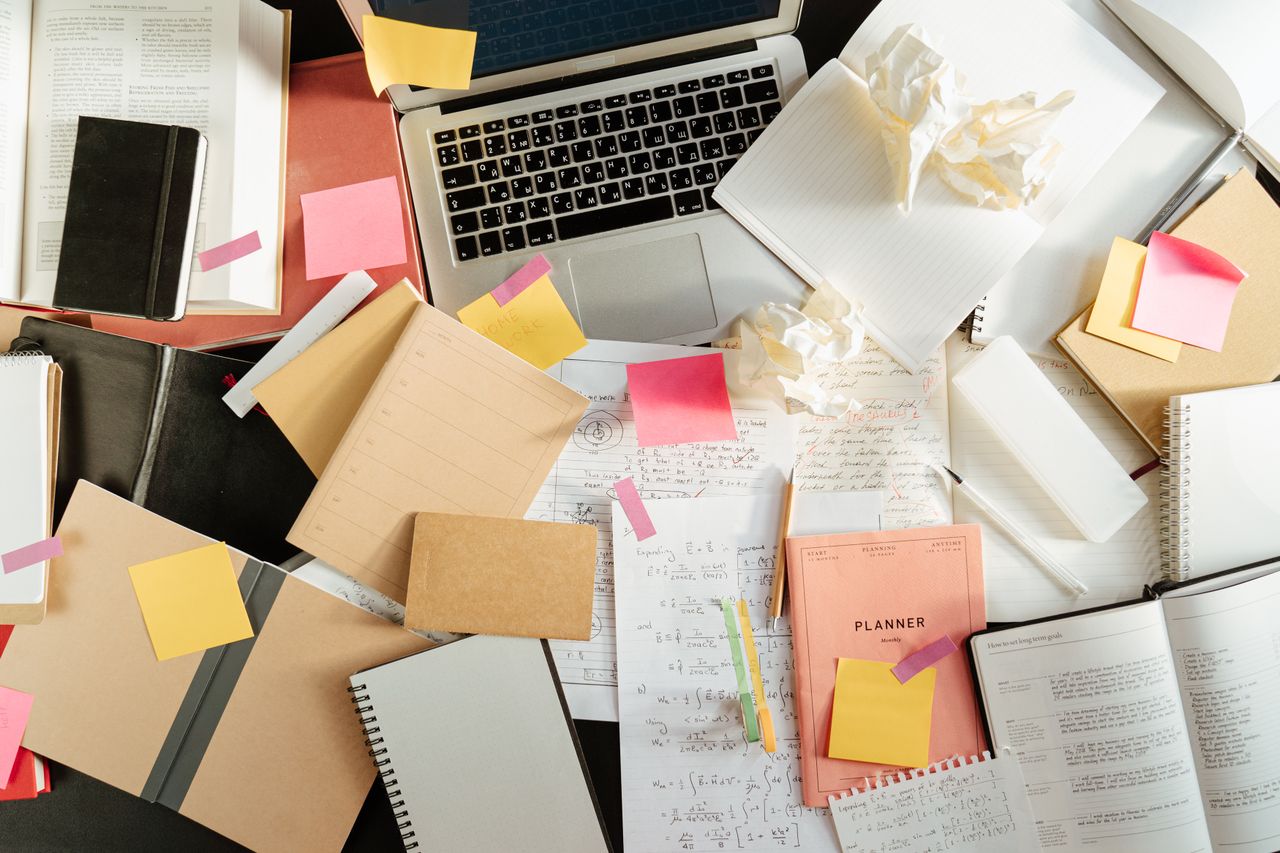 messy desk